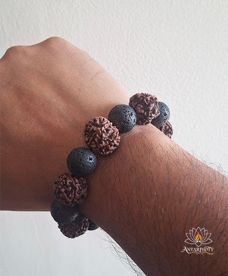 Rudraksha Bracelet 5 mukhi with Jwalamukhi stone